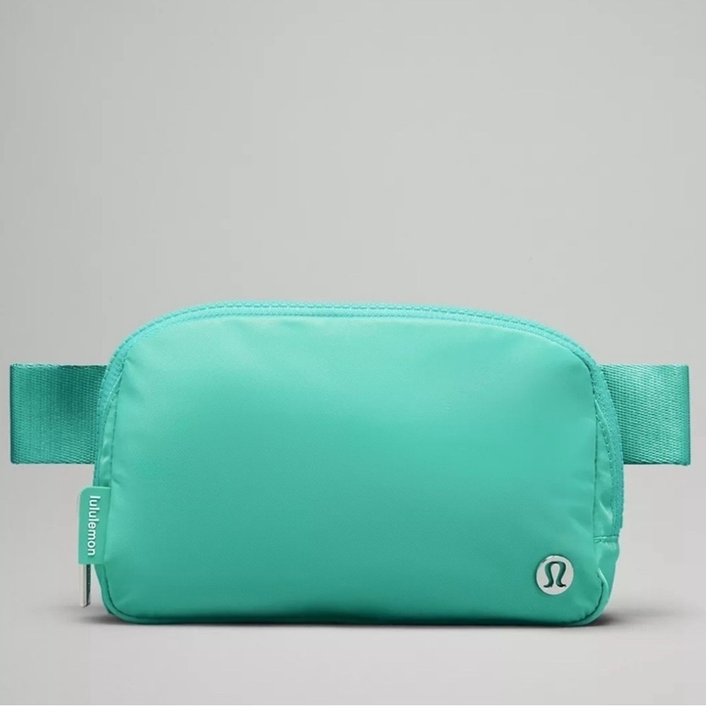 LULULEMON EVERYWHERE CROSSBODY BELT BAG EUC - Picture 2 of 9